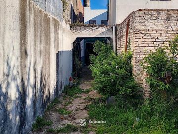 VENTA - PH 2 dormitorios, con patios y cochera - Barrio Roque Saenz Peña, Rosario.