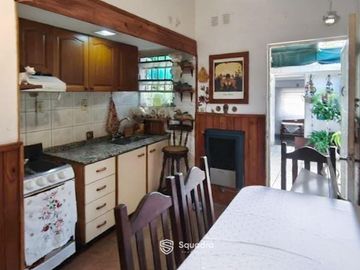 VENTA - PH 2 dormitorios, con patios y cochera - Barrio Roque Saenz Peña, Rosario.