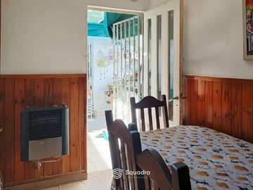 VENTA - PH 2 dormitorios, con patios y cochera - Barrio Roque Saenz Peña, Rosario.
