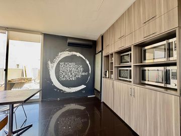 Edificio Comercial en muy buena ubicación y comodos accesos