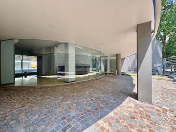 Edificio Comercial en muy buena ubicación y comodos accesos