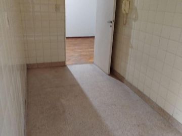 Departamento de 2 ambientes  a metros de Av. Rivadavia y la Plaza Flores- Zona Comercial