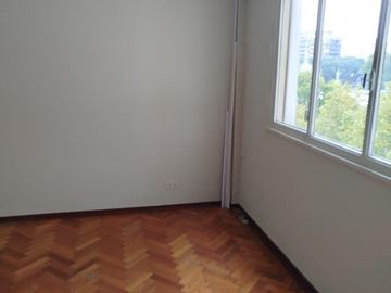 Departamento de 2 ambientes  a metros de Av. Rivadavia y la Plaza Flores- Zona Comercial