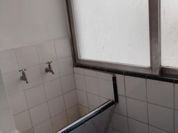 Departamento de 2 ambientes  a metros de Av. Rivadavia y la Plaza Flores- Zona Comercial