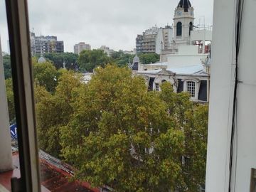 Departamento de 2 ambientes  a metros de Av. Rivadavia y la Plaza Flores- Zona Comercial