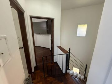 Venta Casa esquina Lourdes Rosario. Cochera Patio Terraza. Apta Credito Hipotecario Dos Dormitorios