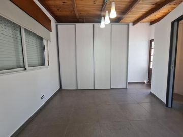 Venta Casa esquina Lourdes Rosario. Cochera Patio Terraza. Apta Credito Hipotecario Dos Dormitorios