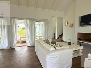 VENTA CASA COSTA ESMERALDA, BARRIO ECUESTRE AL 100, 6 AMBIENTES