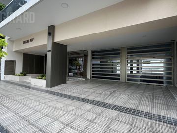 Venta de 3 amb a estrenar. Amplio Living comedor. Zona Paseo Aldrey. Con Patio