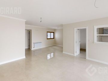 Venta de 3 amb a estrenar. Amplio Living comedor. Zona Paseo Aldrey. Con Patio