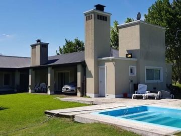 ALQUILER-Haras del sur-Casa 5amb.Muy linda!! Pileta-Parrilla-231m2-Terreno 1588m2