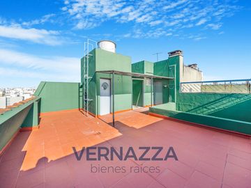 APTO CREDITO! Exclusivo triplex de 4 Ambientes con parrilla y terraza propia