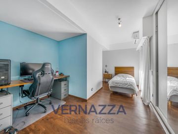 APTO CREDITO! Exclusivo triplex de 4 Ambientes con parrilla y terraza propia