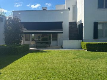 21/12 al 22/02 - Impecable Casa en Alquiler Temporal en Santa Bárbara
