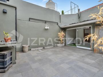 Venta de PH Reciclado con Patio Propio en dos plantas c/parrilla
