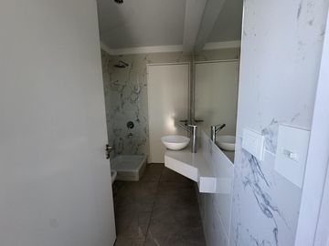 VENTA DE DEPARTAMENTO 3 AMBIENTES A ESTRENAR EN FLORES CON COCHERA