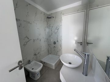 VENTA DE DEPARTAMENTO 3 AMBIENTES A ESTRENAR EN FLORES CON COCHERA
