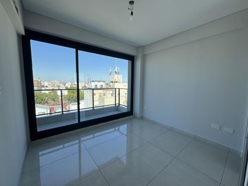VENTA DE DEPARTAMENTO 3 AMBIENTES A ESTRENAR EN FLORES CON COCHERA