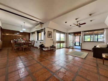 CASA VENTA FLORIDA 4 AMBIENTES JARDÍN PILETA QUINCHO