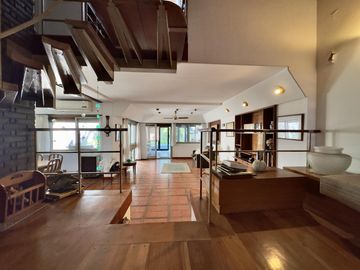 CASA VENTA FLORIDA 4 AMBIENTES JARDÍN PILETA QUINCHO