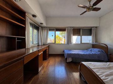 CASA VENTA FLORIDA 4 AMBIENTES JARDÍN PILETA QUINCHO
