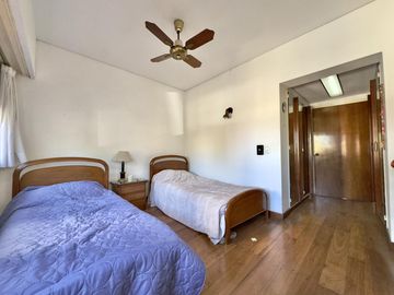 CASA VENTA FLORIDA 4 AMBIENTES JARDÍN PILETA QUINCHO