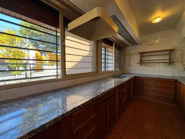 CASA VENTA FLORIDA 4 AMBIENTES JARDÍN PILETA QUINCHO
