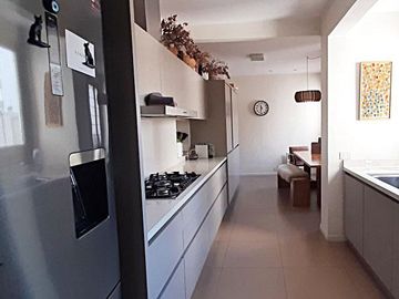 Alquiler AMOBLADO Departamento 5 amb. Con Terraza propia en Recoleta