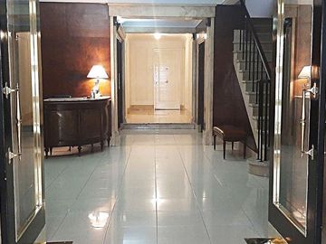 Alquiler AMOBLADO Departamento 5 amb. Con Terraza propia en Recoleta