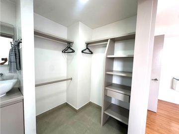 Apartamento para renta amoblada en El Poblado, piso 14