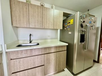 Apartamento para renta amoblada en El Poblado, piso 5