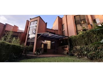 VENTA DE CASA POBLADO - SECTOR ISA  RANGO 18
