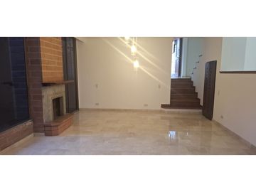 VENTA DE CASA POBLADO - SECTOR ISA  RANGO 18