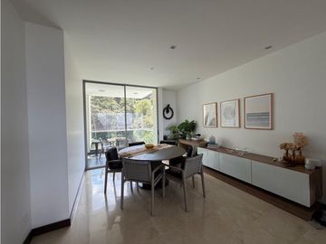 VENDO APARTAMENTO CON VISTA EN EL POBLADO