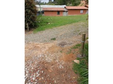 CASA FINCA EN ARRIENDO EN GUARNE A BORDE DE LA AUTOPISTA