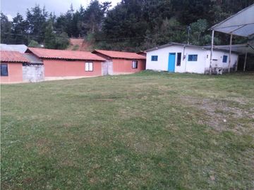 CASA FINCA EN ARRIENDO EN GUARNE A BORDE DE LA AUTOPISTA
