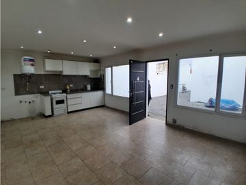 Alquiler Departamento 2 amb. PB, estacionamiento. Villa Italia