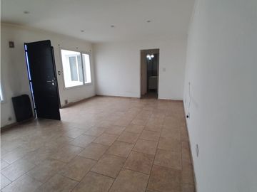 Alquiler Departamento 2 amb. PB, estacionamiento. Villa Italia