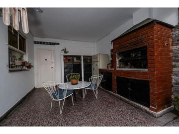 CHALET 4 AMBIENTES- JOSE HERNANDEZ 110 - APTO CRÉDITO