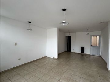 SE VENDE LOCAL COMERCIAL EN EL CENTRO DE LUJN! Inmejorable ubicación.