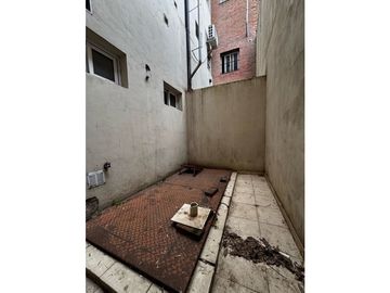 SE VENDE LOCAL COMERCIAL EN EL CENTRO DE LUJN! Inmejorable ubicación.