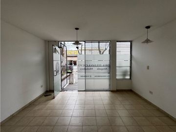 SE VENDE LOCAL COMERCIAL EN EL CENTRO DE LUJN! Inmejorable ubicación.