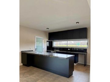 CASA DE DISEÑO 3 DORMITORIOS EN VENTA EN TEJAS 4 MALAGUEÑO A ESTRENAR