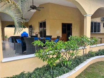 VENTA CASA DE PLAYA EN CORONADO 2,200M2 CERCA DE LA PLAYA