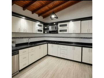 CASA EN VENTA EN BUENOS AIRES SEGUNDO PISO CON APARTAMENTO INDEPENDIEN
