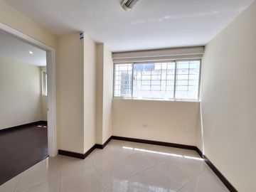 Se renta Departamento Dúplex, 3 Dorm., con amplio jardin privado de 160m2, Bellavista