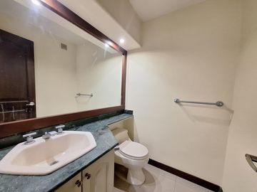 Se renta Departamento Dúplex, 3 Dorm., con amplio jardin privado de 160m2, Bellavista