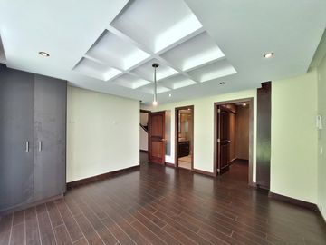 Se renta Departamento Dúplex, 3 Dorm., con amplio jardin privado de 160m2, Bellavista