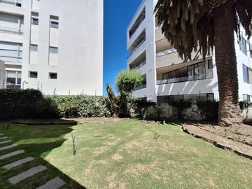 Se renta Departamento Dúplex, 3 Dorm., con amplio jardin privado de 160m2, Bellavista