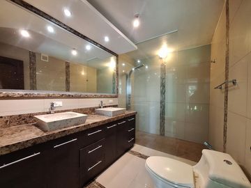 Se renta Departamento Dúplex, 3 Dorm., con amplio jardin privado de 160m2, Bellavista